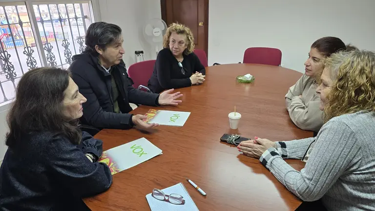 Reuni&oacute;n VOX-AAVV Virgen del Roc&iacute;o