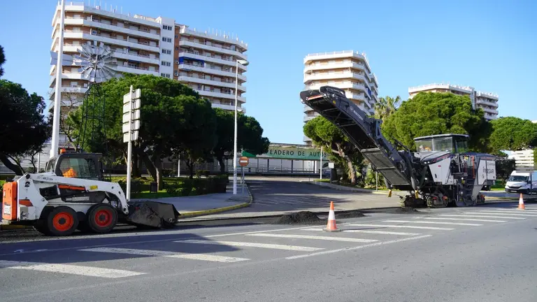 Asfaltado en Punta Umbr&iacute;a.