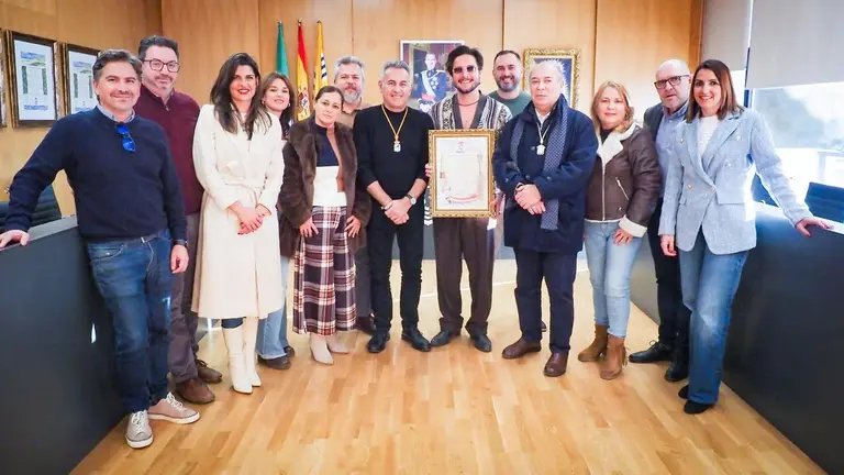 Recibimiento a Manuel Carrasco en el Ayuntamiento de Isla Cristina.