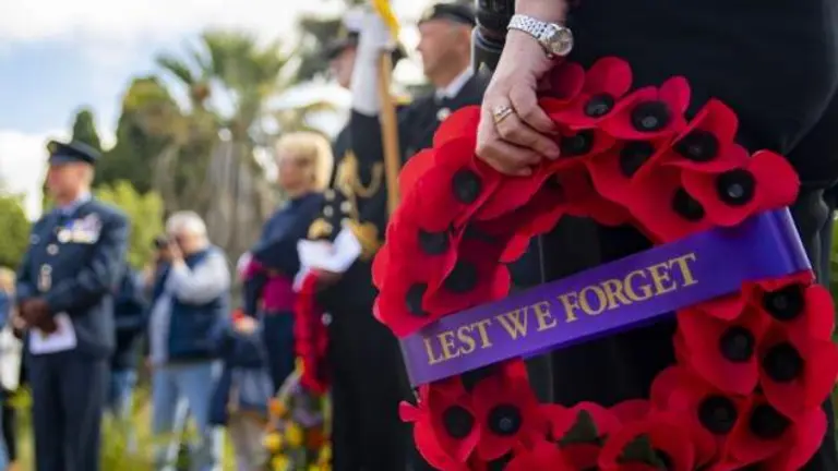 Homenaje a los ca&iacute;dos brit&aacute;nicos