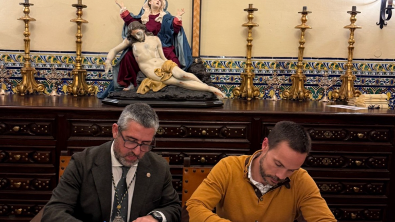 &Aacute;nsares y la Hermandad de Pasi&oacute;n renuevan su alianza solidaria con las &lsquo;Becas Se&ntilde;or de Pasi&oacute;n&rsquo;