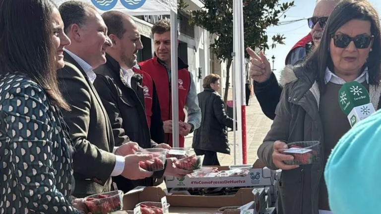 Campa&ntilde;a #YoComoFresasdeHuelva en Adamuz.