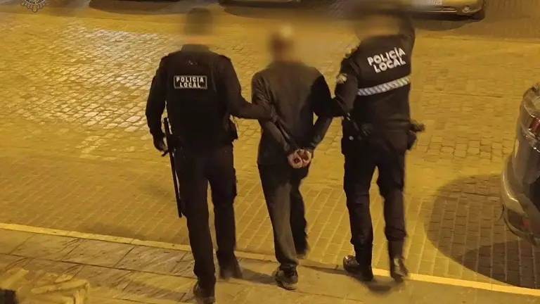 Detenida una pareja en Almonte tras agredir y amenazar a agentes en un centro de salud / Fotograf&iacute;a: Plataforma Polic&iacute;a Local de Almonte