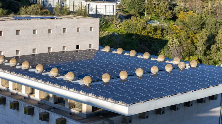 Placas solares en la Casa Col&oacute;n.