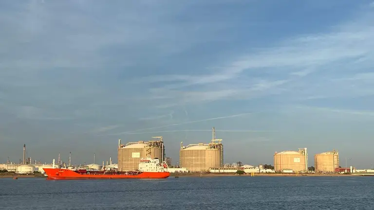 Buques de graneles en el Puerto de Huelva