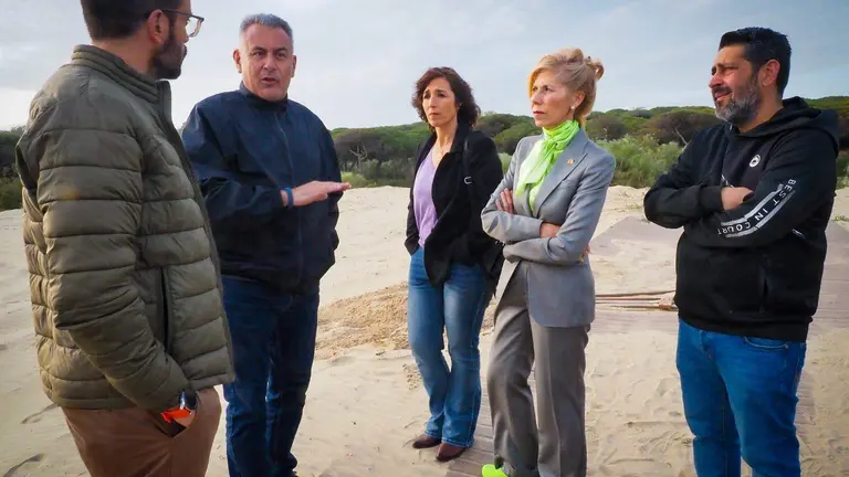 Isla Cristina recibir&aacute; una aportaci&oacute;n urgente de 16.000 metros c&uacute;bicos de arena para recuperar sus playas