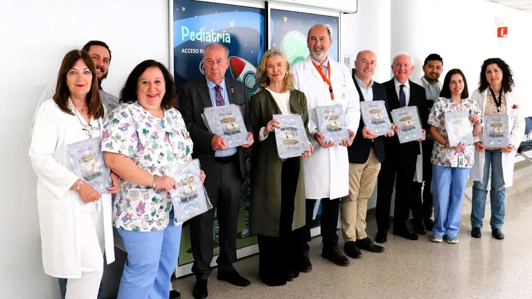 El Domingo de Ramos se adelanta en Pediatr&iacute;a con la entrega de recortables cofrades