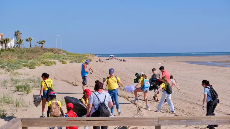 Limpieza de las playas de Ayamonte.