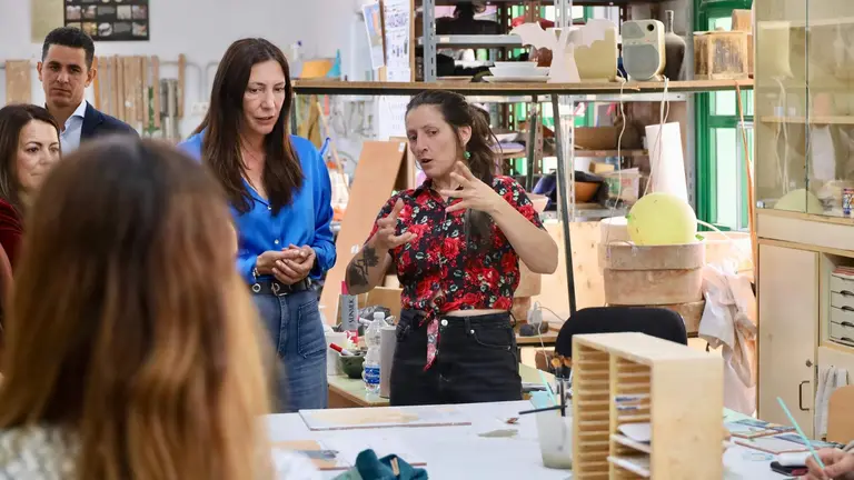 Loles L&oacute;pez en la Escuela de Arte Le&oacute;n Ortega