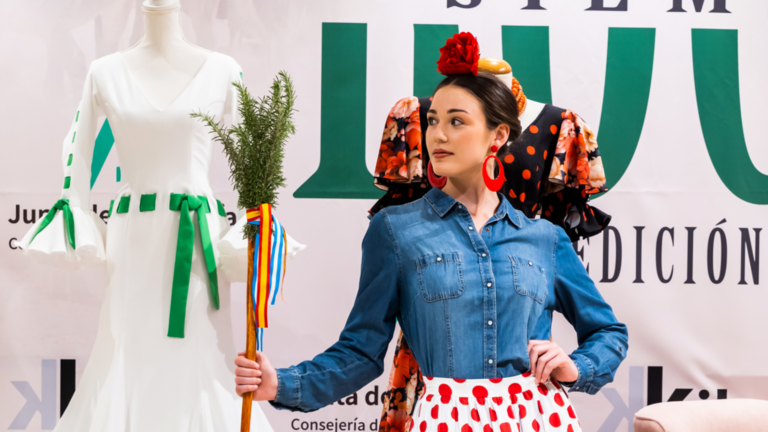 La moda flamenca toma la Plaza de San Pedro con la sexta edici&oacute;n de &lsquo;Roc&iacute;o Siempre Roc&iacute;o&rsquo;