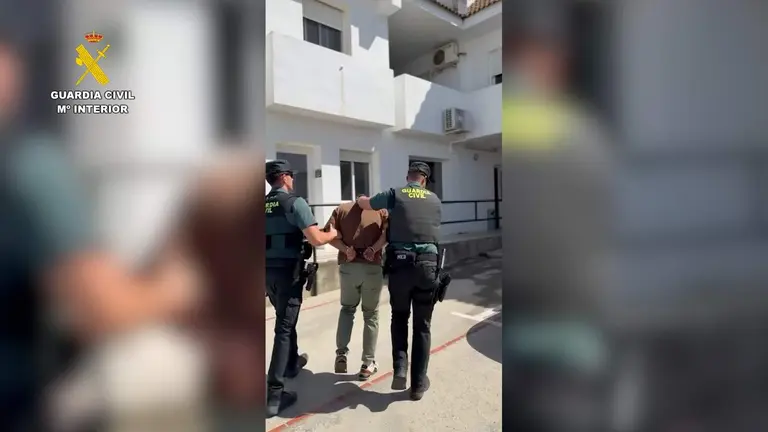 Uno de los detenidos