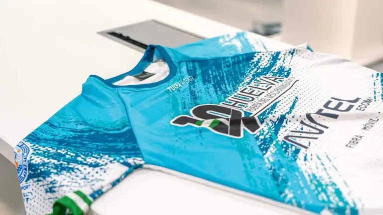 La camiseta de la 10K Huelva Avatel.
