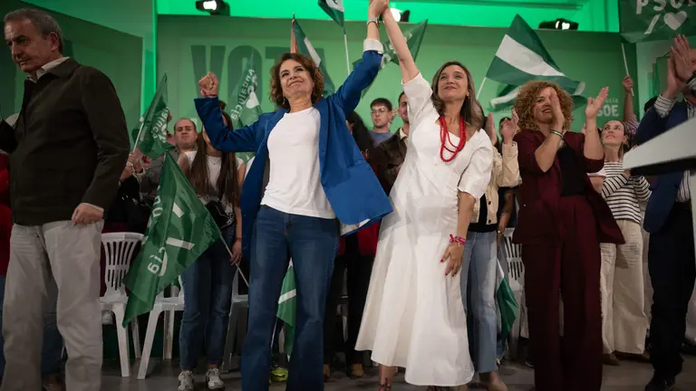 Mar&iacute;a M&aacute;rquez, del PSOE junto a Mar&iacute;a Jes&uacute;s Montero en un mitin