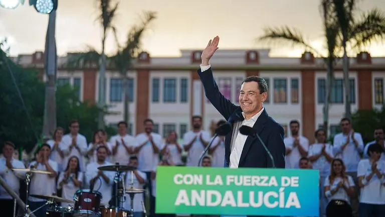 Juanma Moreno, durante un mitin del PP.
