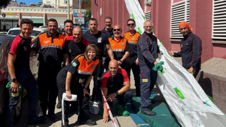 Huelva prueba un innovador sistema de evacuaci&oacute;n masiva con un tobog&aacute;n helicoidal ign&iacute;fugo