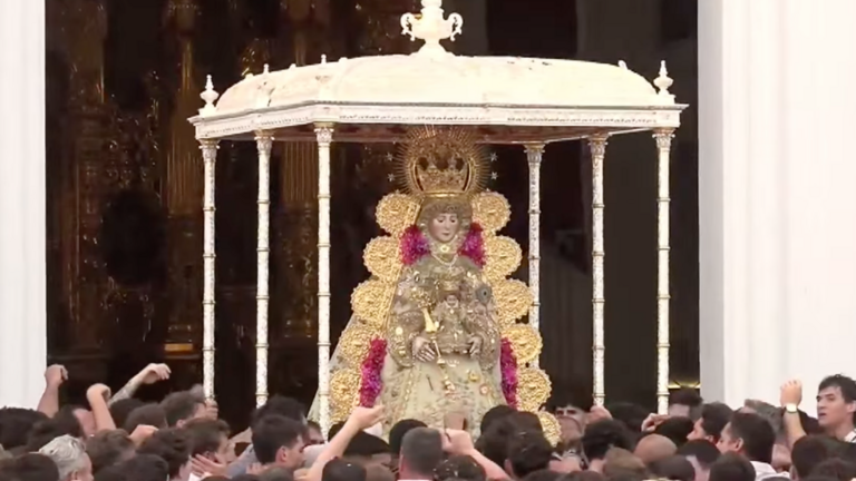 Entrada de la virgen a la ermita.