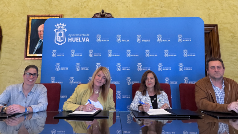 Firma de convenio.