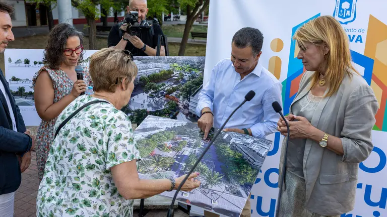 Presentaci&oacute;n de la Plaza Provincia a los 
vecinos