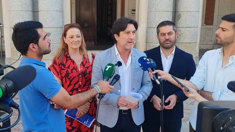 Enrique Gavi&ntilde;o en rueda de prensa