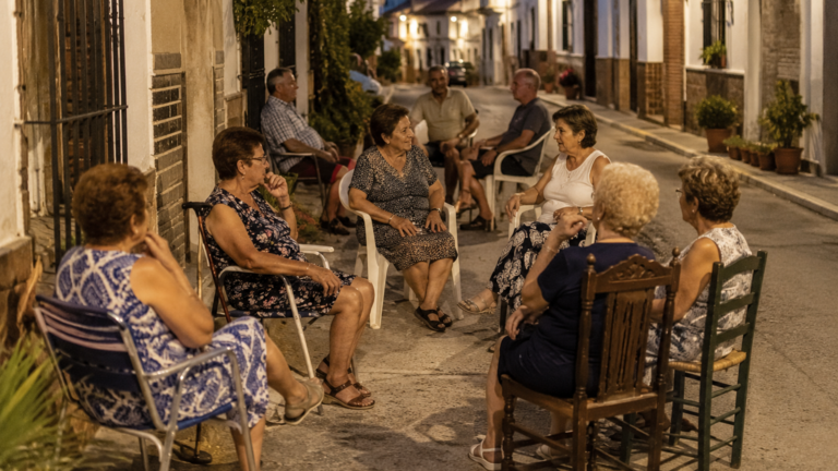 Sentadas al fresco.
