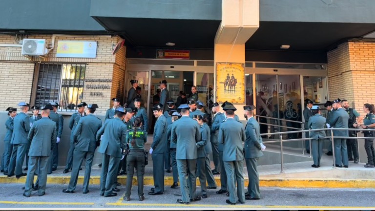 Guardias Civiles.