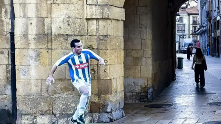 Oviedo amanece homenajeando a Santi Cazorla con una figura del Recreativo entre las que recuerdan su carrera