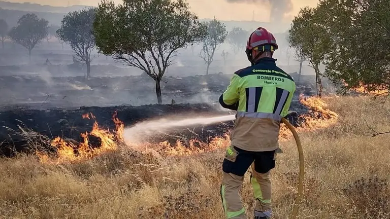 Un bombero del Consorcio Provincial de Bomberos. / Fotograf&iacute;a: Consorcio Provincial de Bomberos