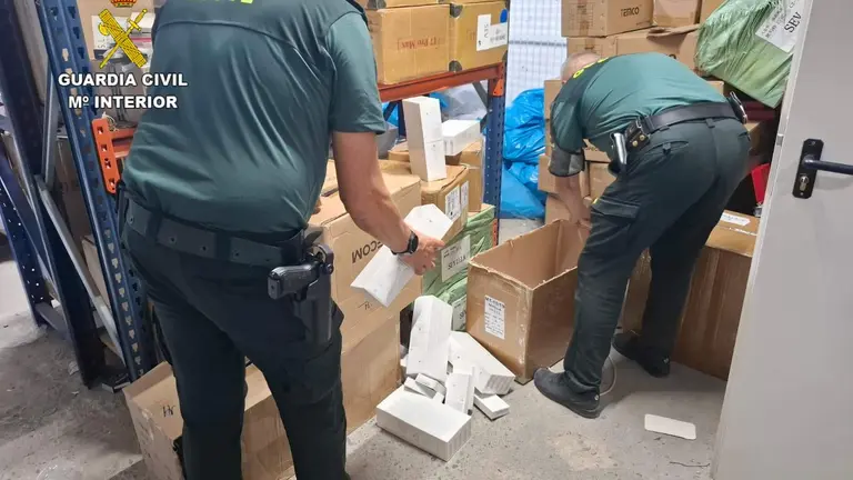 Incautaci&oacute;n de productos falsificados.