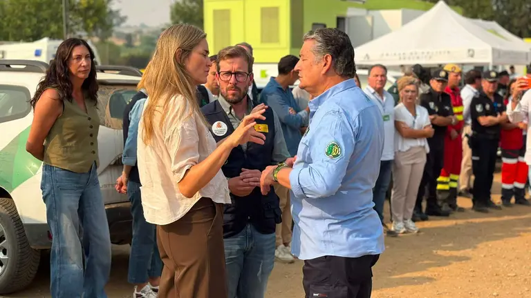 El Gobierno avisa: &ldquo;La situaci&oacute;n sigue siendo complicada&rdquo; en el incendio de Niebla