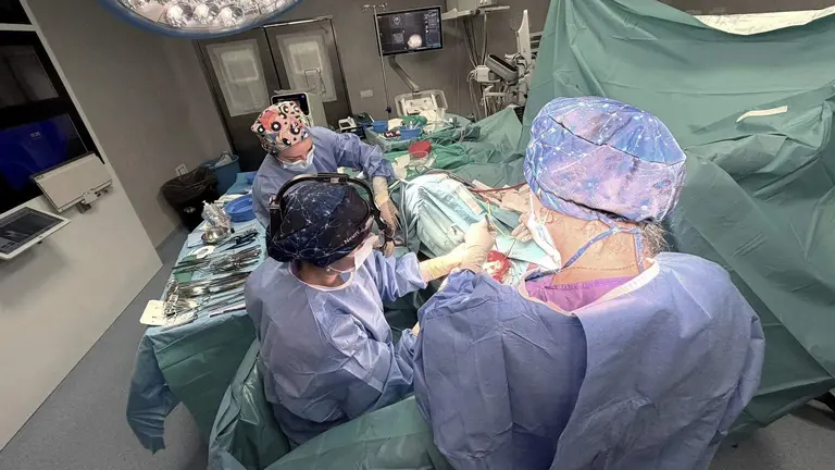 El Juan Ram&oacute;n Jim&eacute;nez realiza su primera cirug&iacute;a cerebral con el paciente despierto