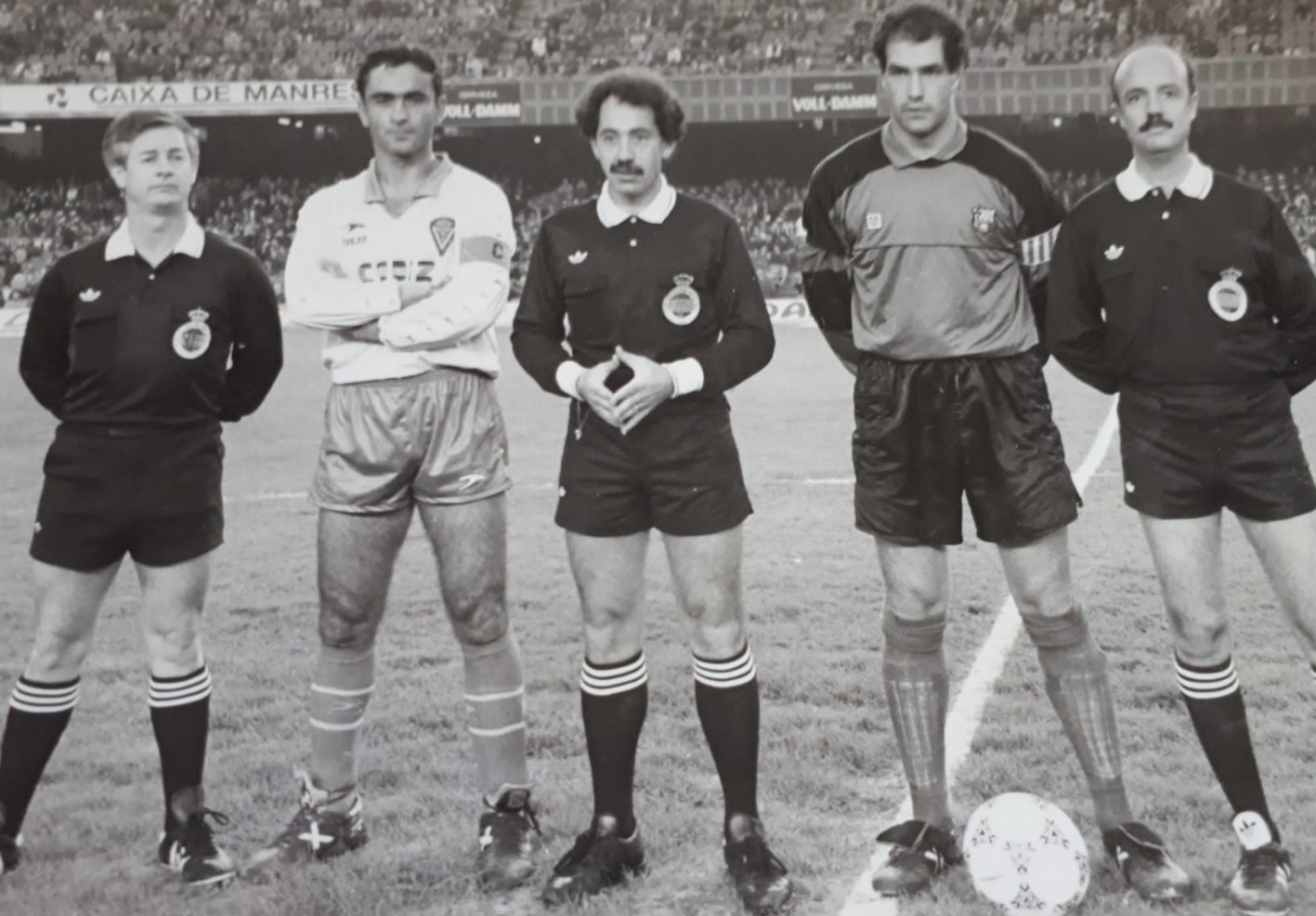 Con Zubizarreta y el trío arbitral.