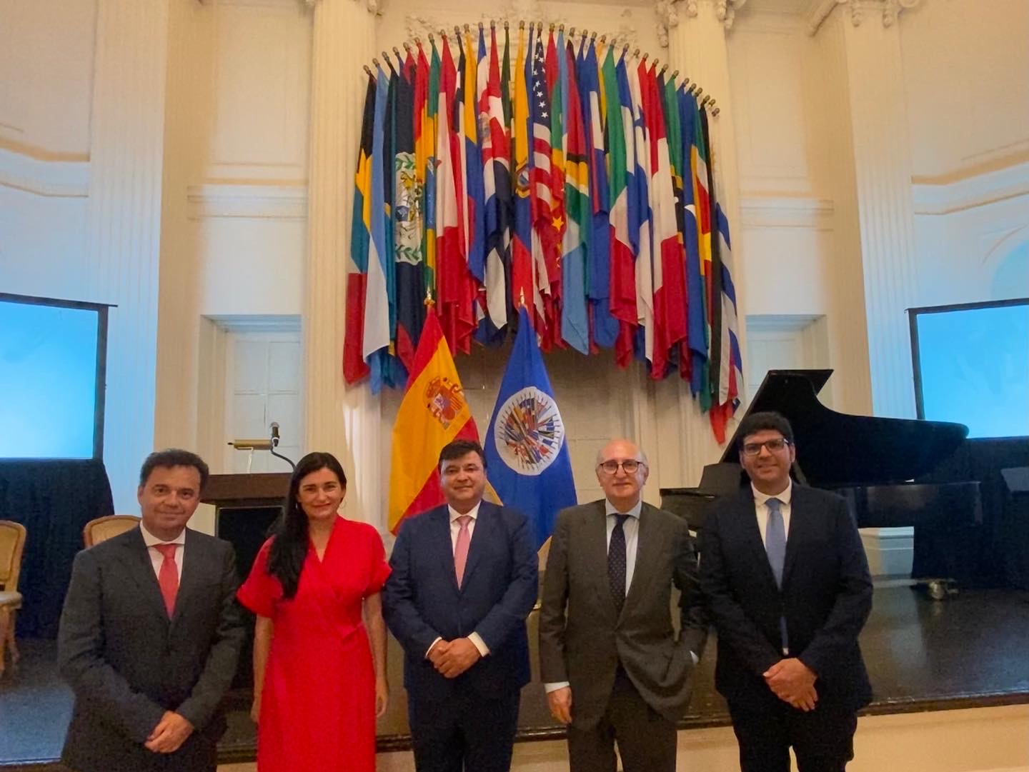 Presentación Binómico Washington, autoridades en la embajada.