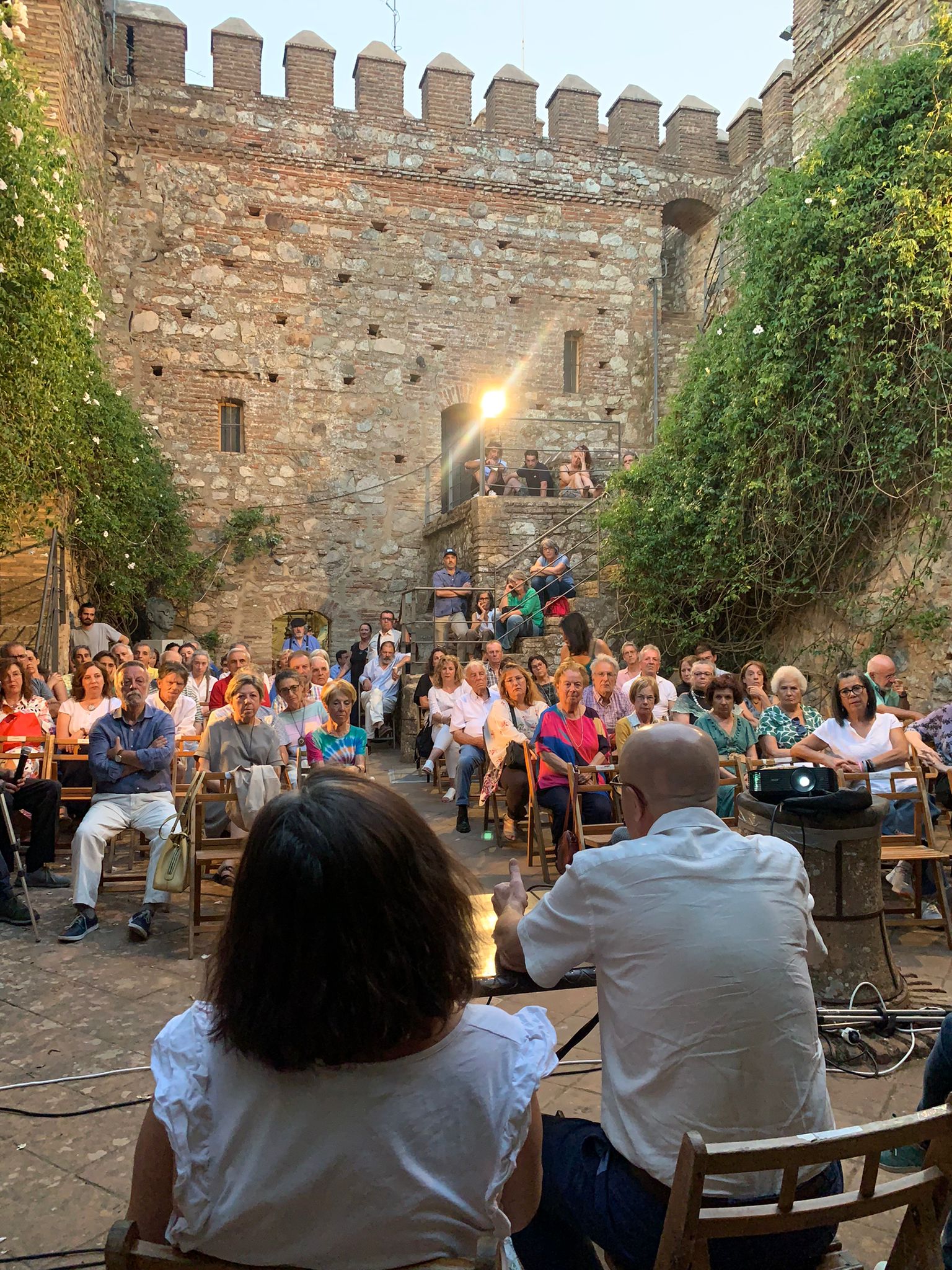 Reunión en el Castillo de Cortegana.