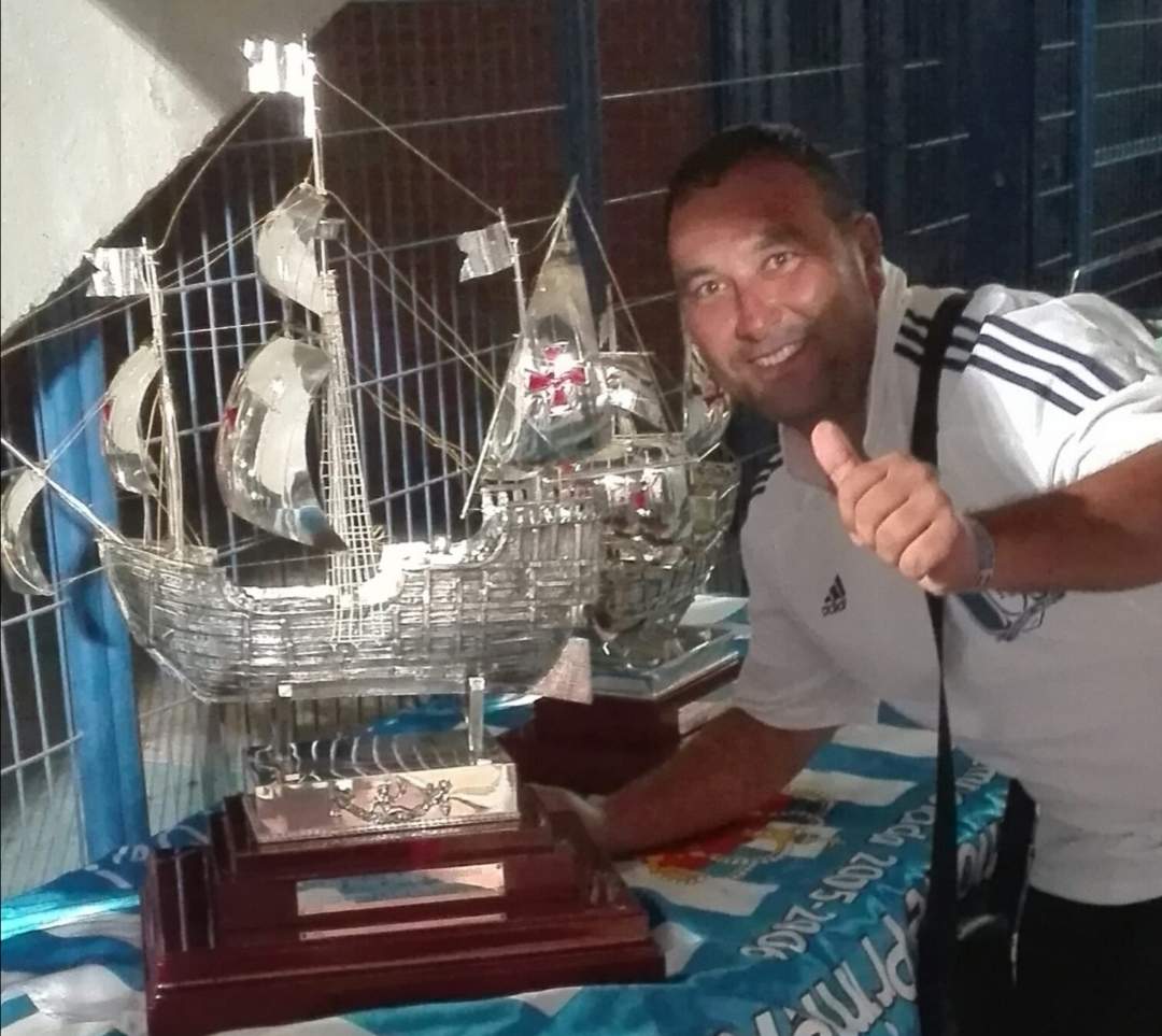 Manuel González con la Carabela de plata