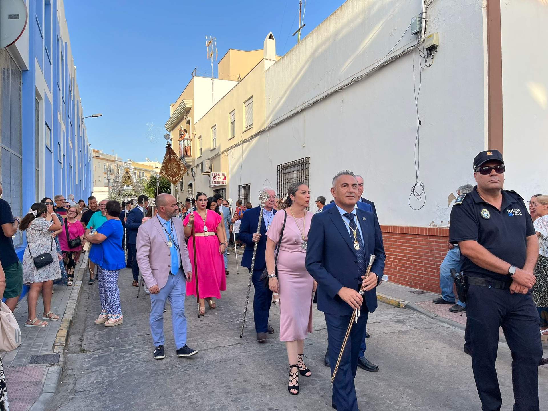 El alcalde junto al Jefe de la Policia en la Procesion