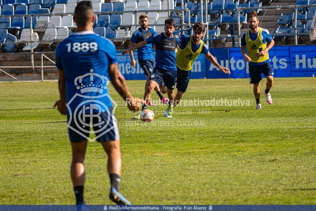 Víctor Barroso ejercitándose con el Recreativo.