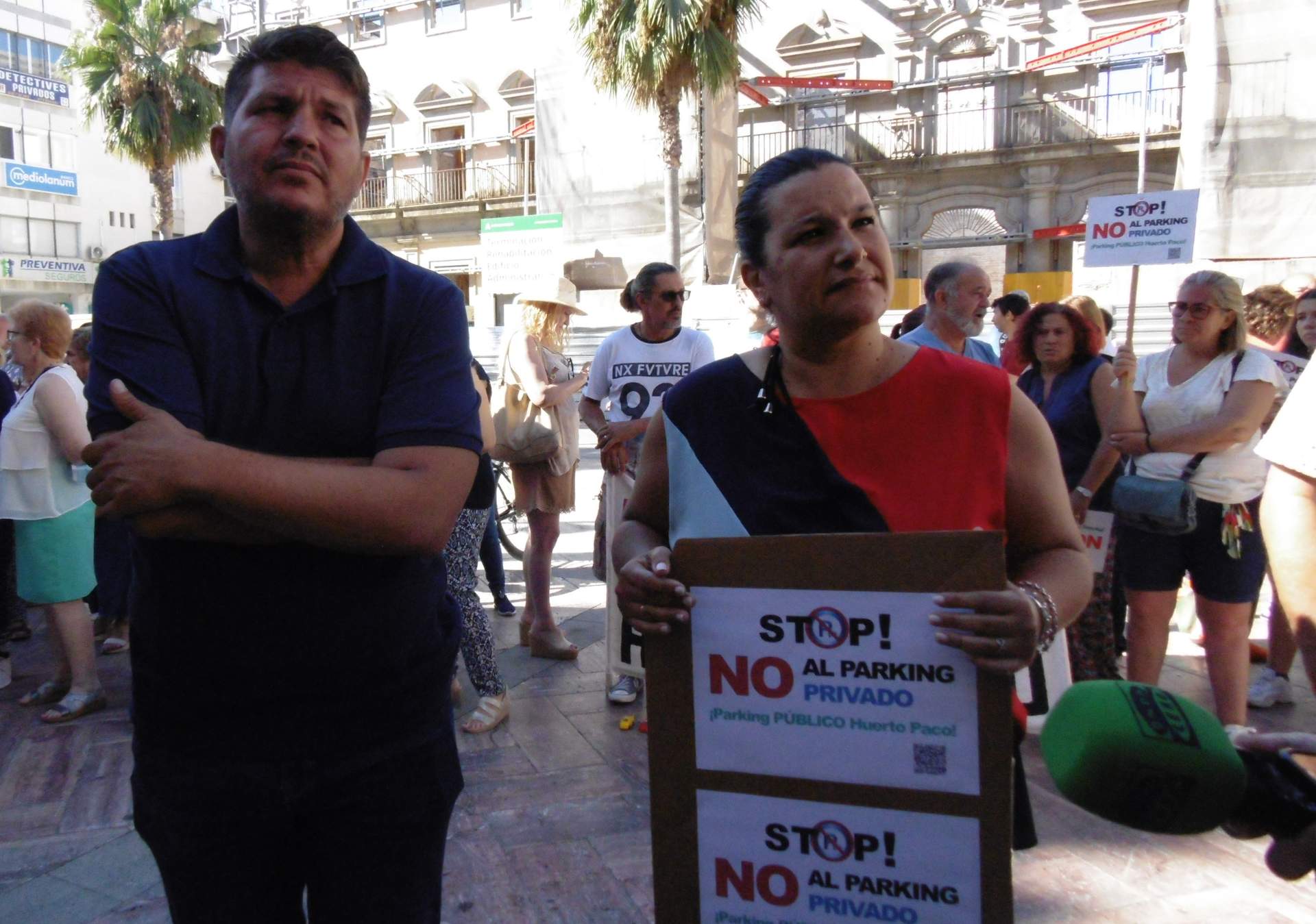 Marcos Toti y Pilar Silvo en concentracion vecinal Huerto Paco