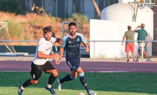 Adrià Arjona durante el primer amistoso del Recre.
