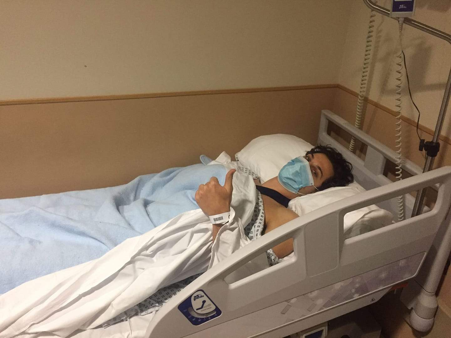 Christian Segui, del Enrique Benítez, tras ser operado.