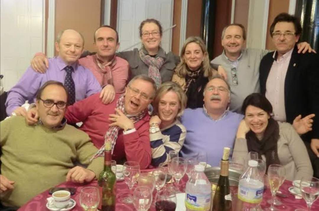 Junto a un grupo de amig@s.