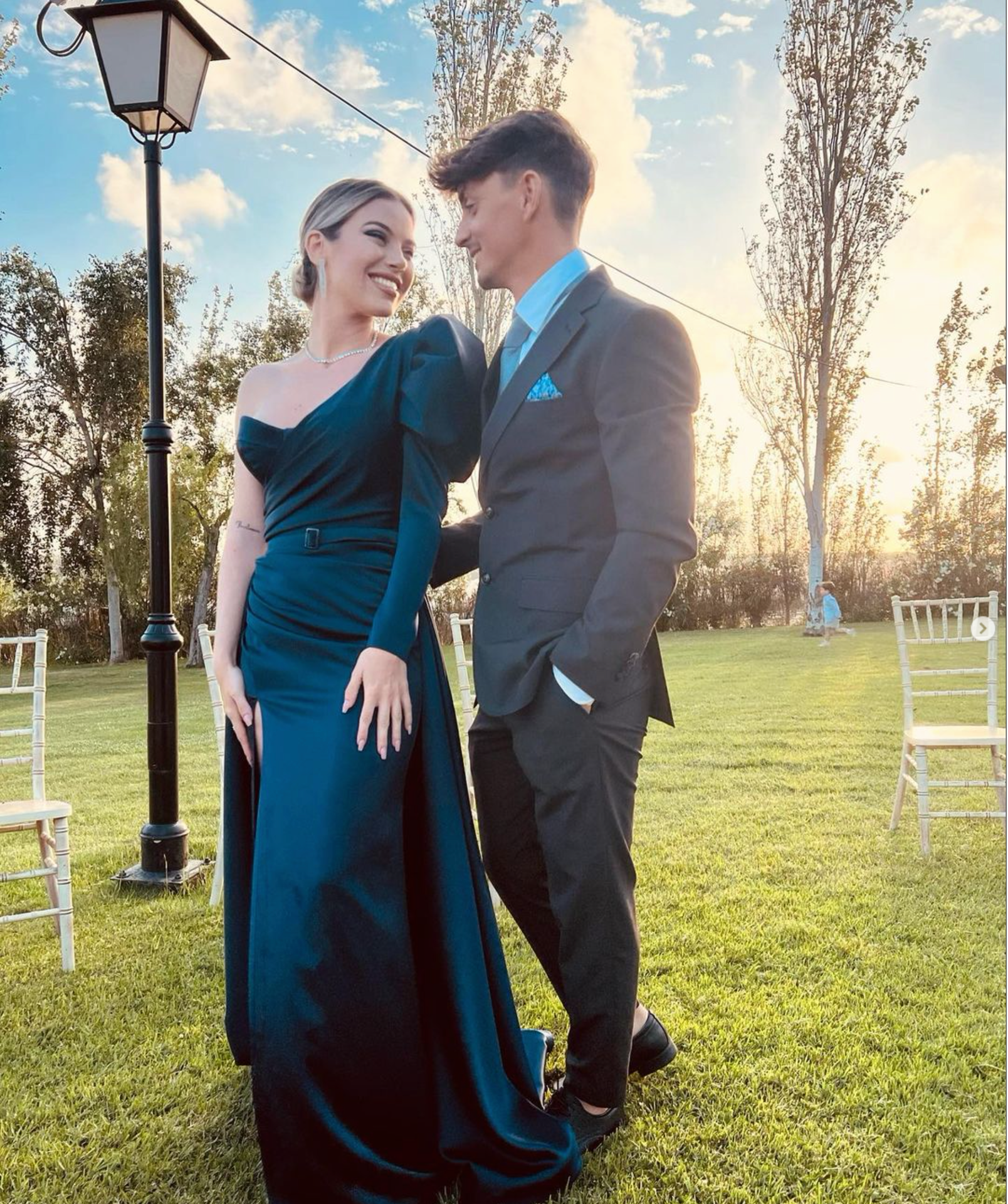 María Isabel con su novio