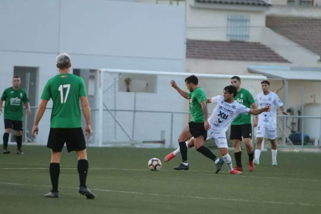 Lance de un amistoso del Yeclano.