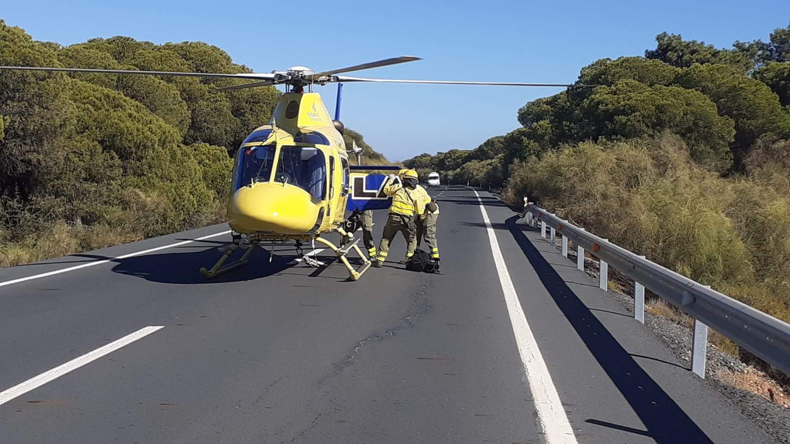 Medios aéreos se preparan para participar en el Incendio forestal de Punta Umbría