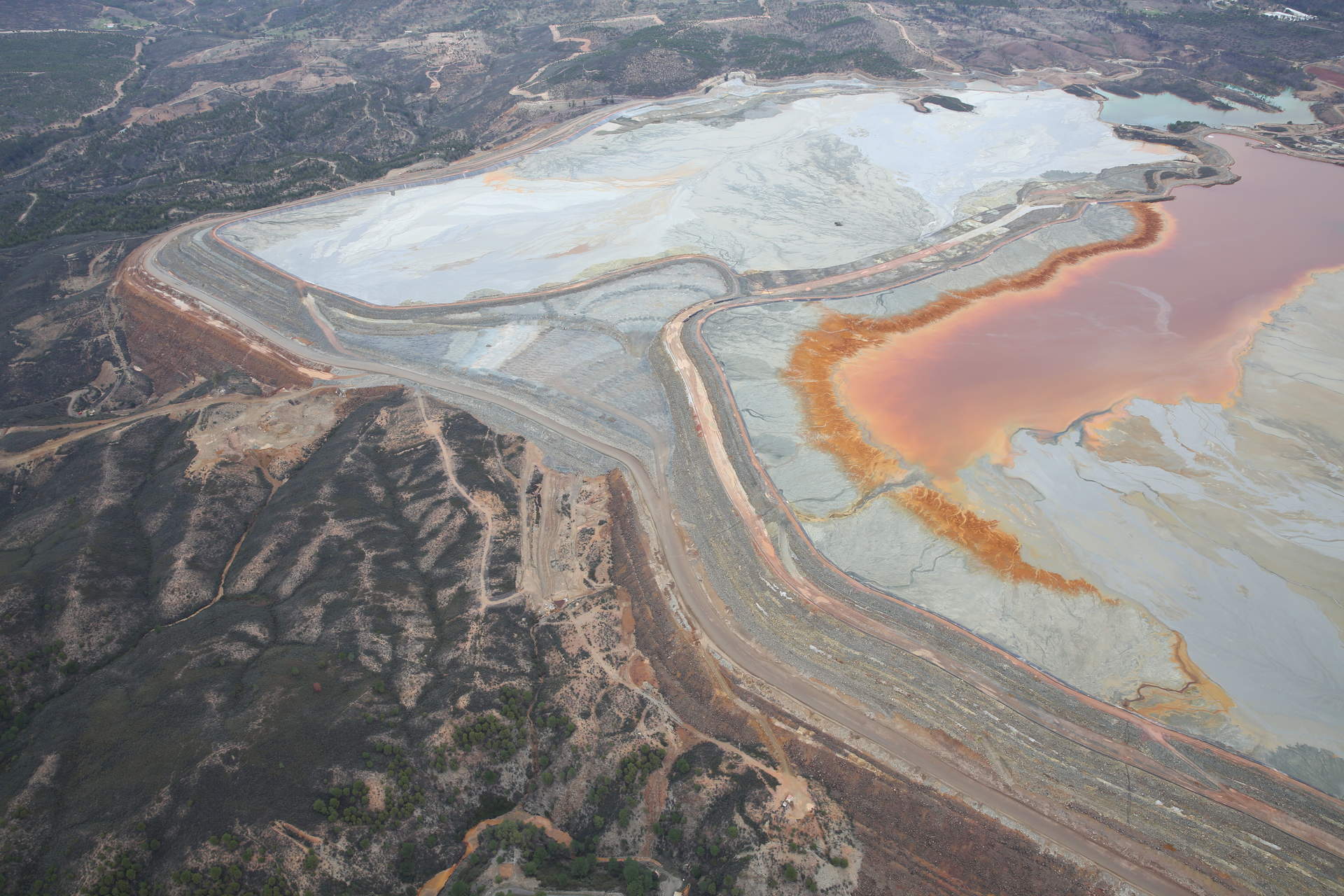 Balsas de lodos en Riotinto.