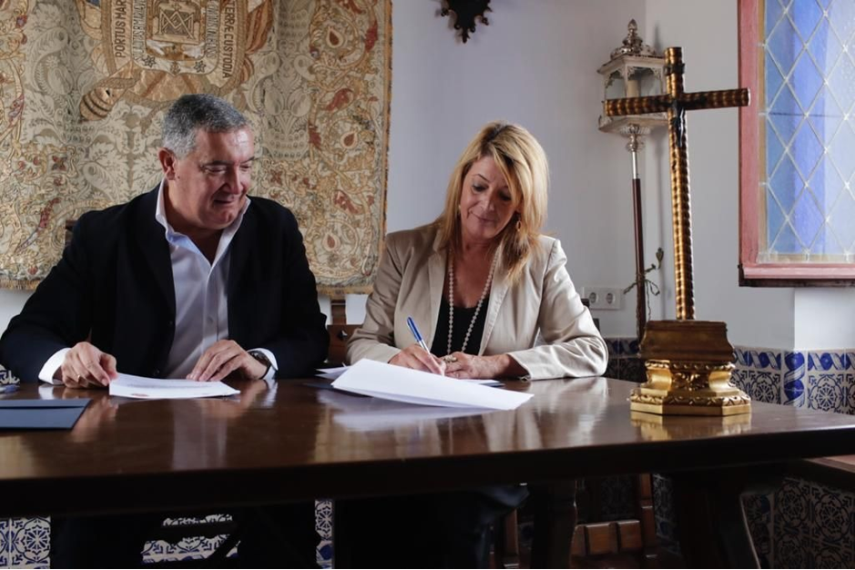 El Santuario de la Cinta fue el escenario elegido para la firma del convenio con el Puerto de Huelva