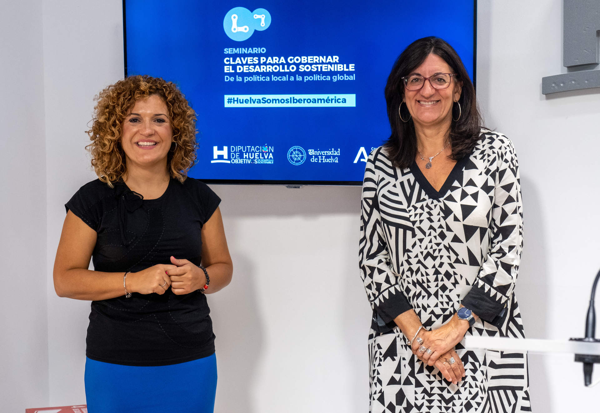 La presidenta de la Diputación y la rectora de la Universidad presentan el seminario