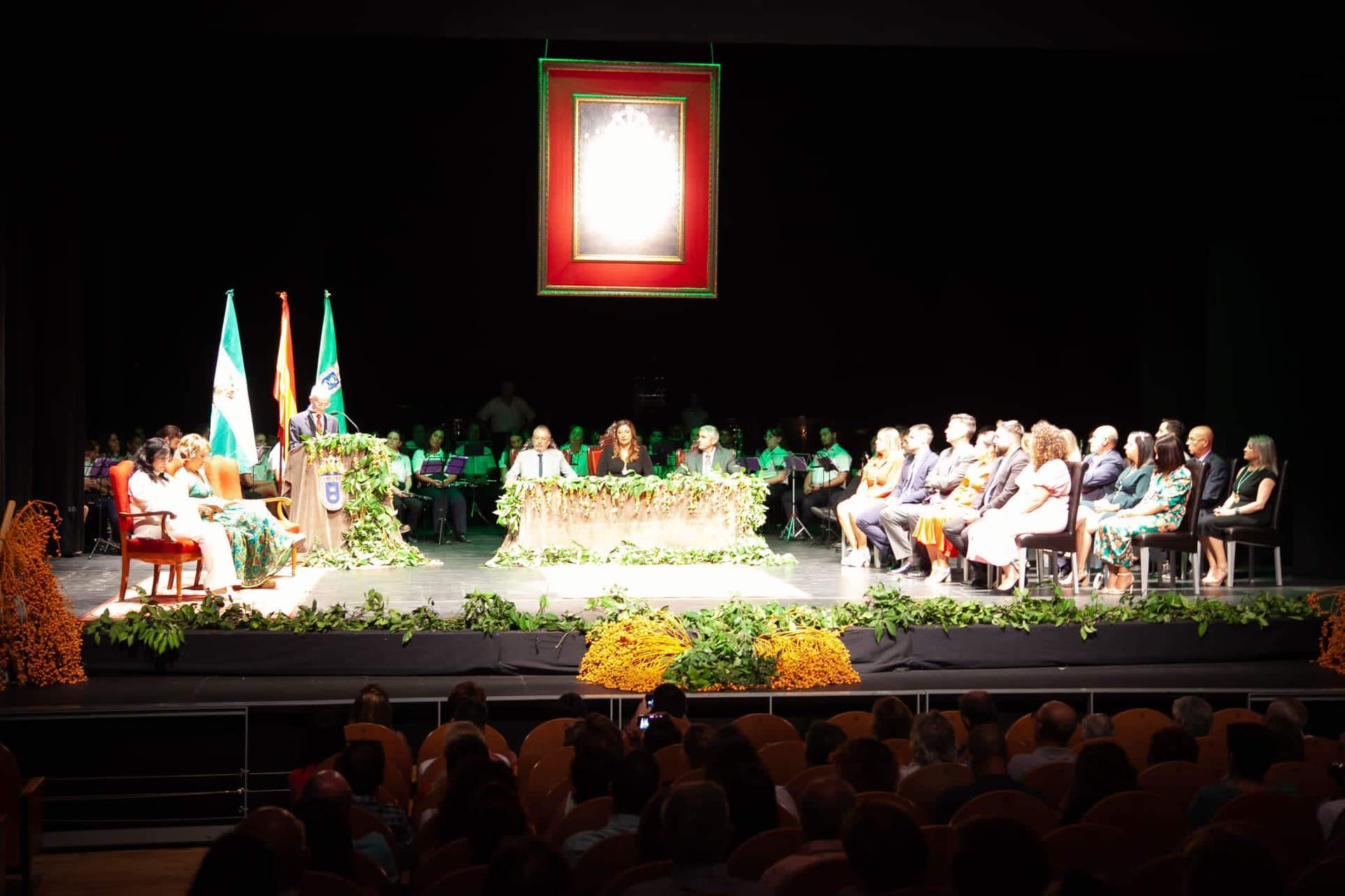 Acto de entrega en el Teatro del municipio