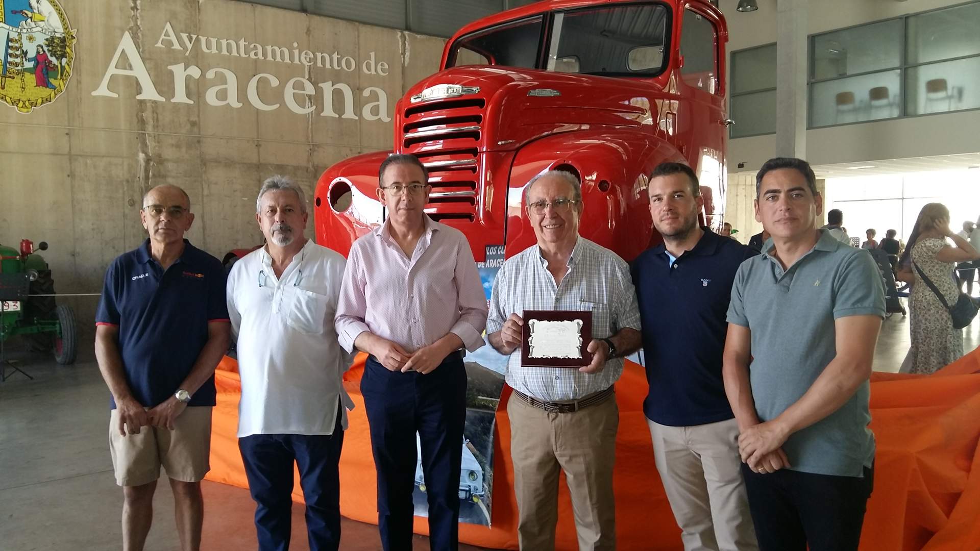 Homenaje a Francisco ballesteros, presidente del Club Vehículos clásicos