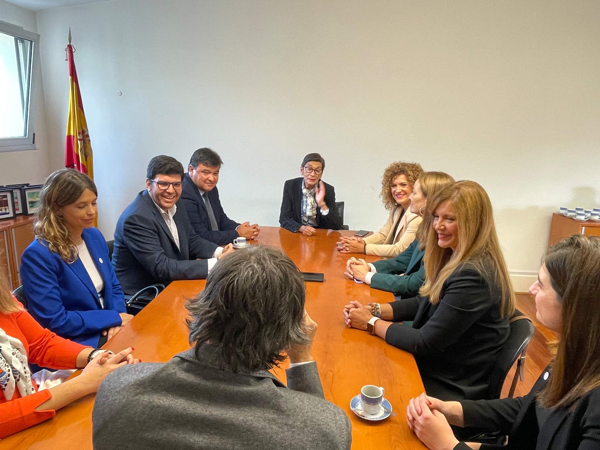 Reunión con la embajadora de Argentina en España