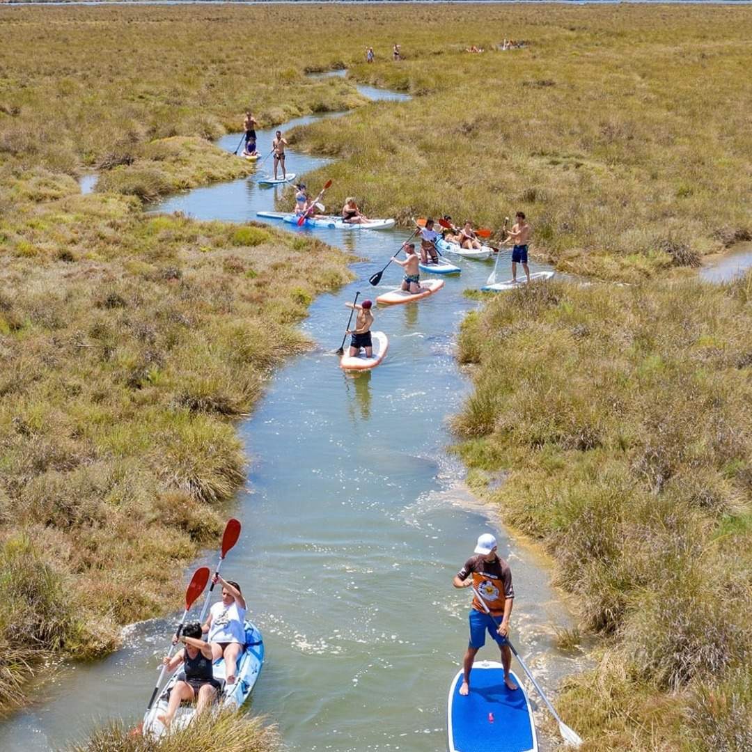 Navegar por las marismas, uno de los placeres para practicar en la zona